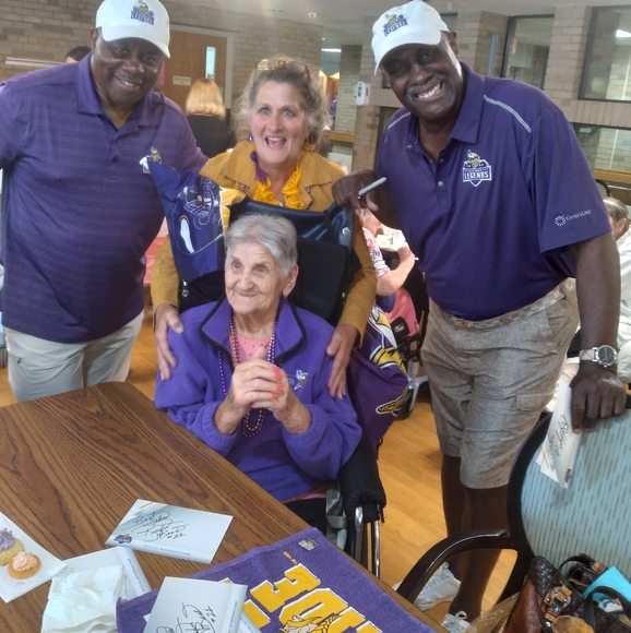 ⚜️ Vintage CHILDS RED TIN IRON 1950’S - Picture 14 of 16